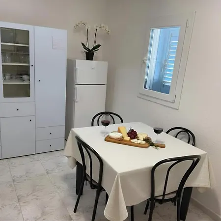 Casa Gioia -appartamento Con Veranda Vicino Marinella * Όλμπια